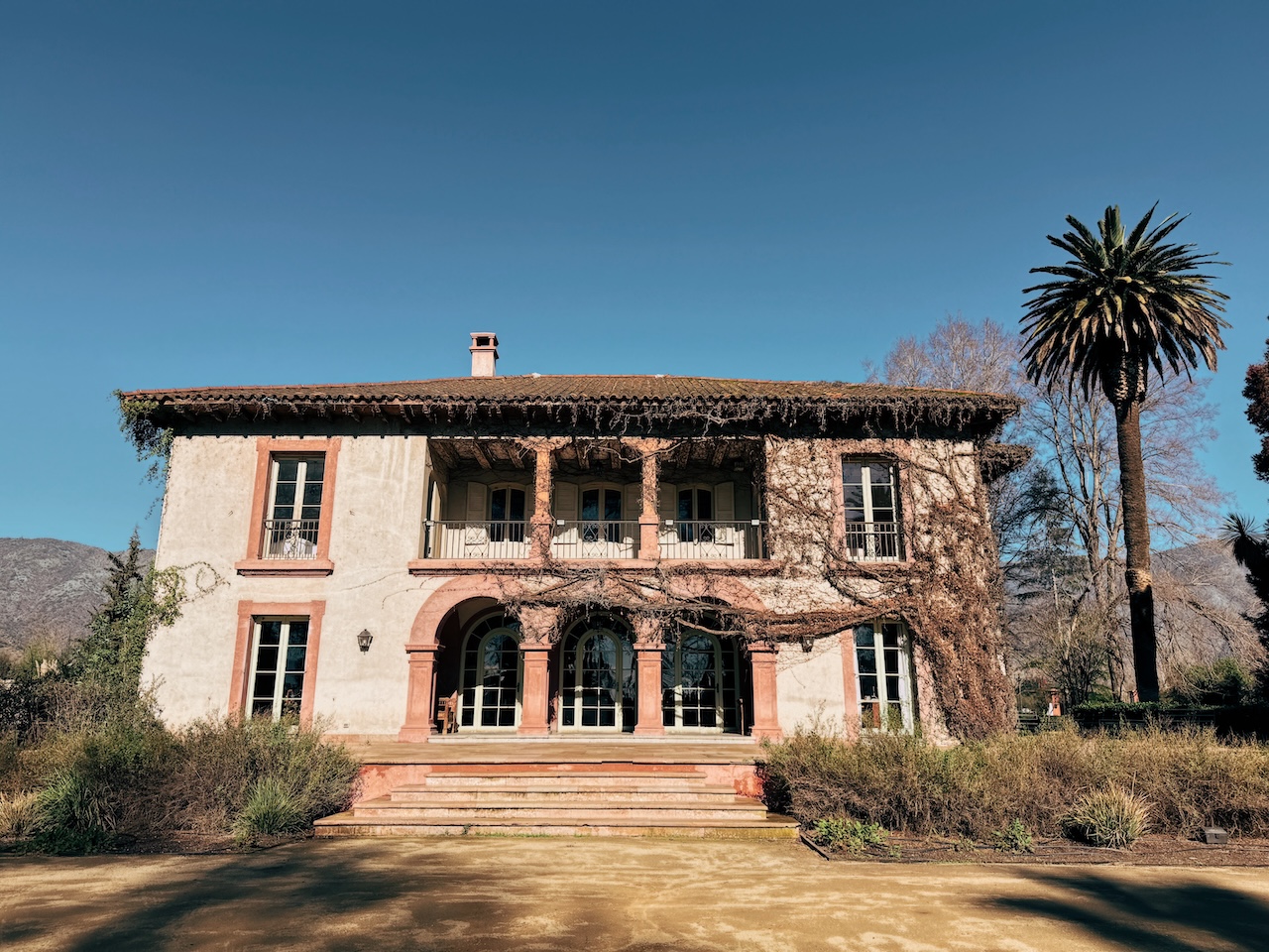 Casona de 1927 estilo toscado na Viña Tarapacá Júlia Jasper - Conhecendo o Mundo com Julia - Terroir Collection
