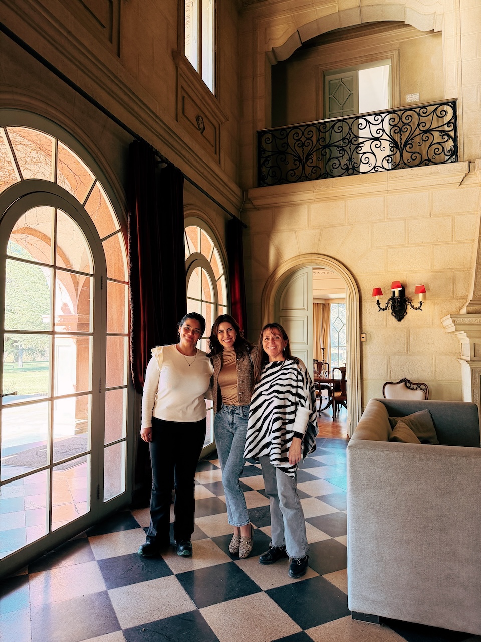Gabriela Fernández e Claudia Díaz en la Viña Tarapacá