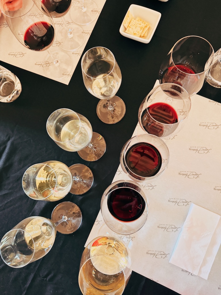 Degustação vinhos que envelheceram embaixo do mar no oceano pacífico Laura Hartwig